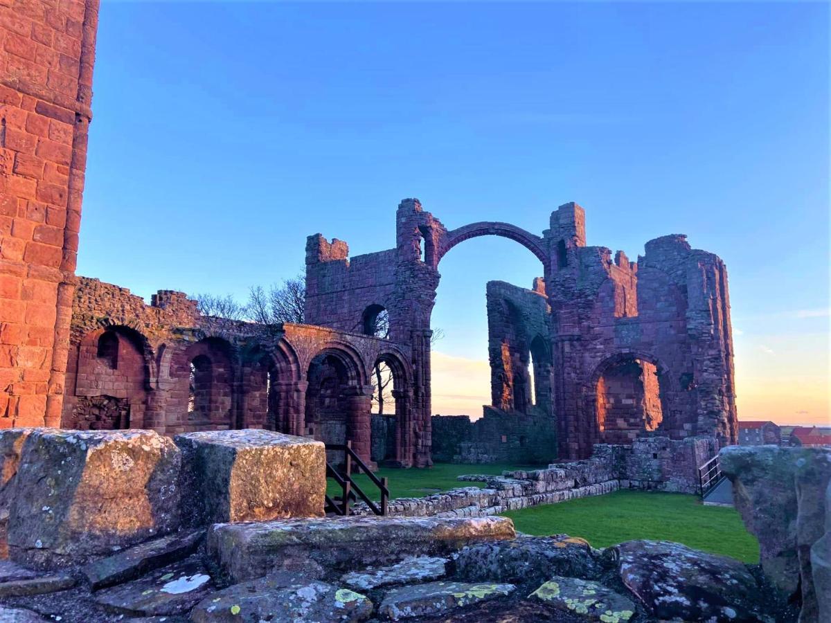 The Ship Inn Holy Island of Lindisfarne Екстериор снимка