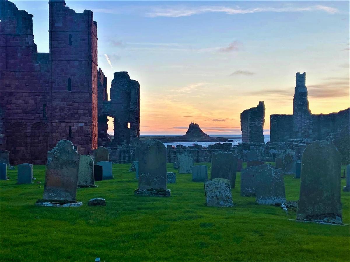 The Ship Inn Holy Island of Lindisfarne Екстериор снимка